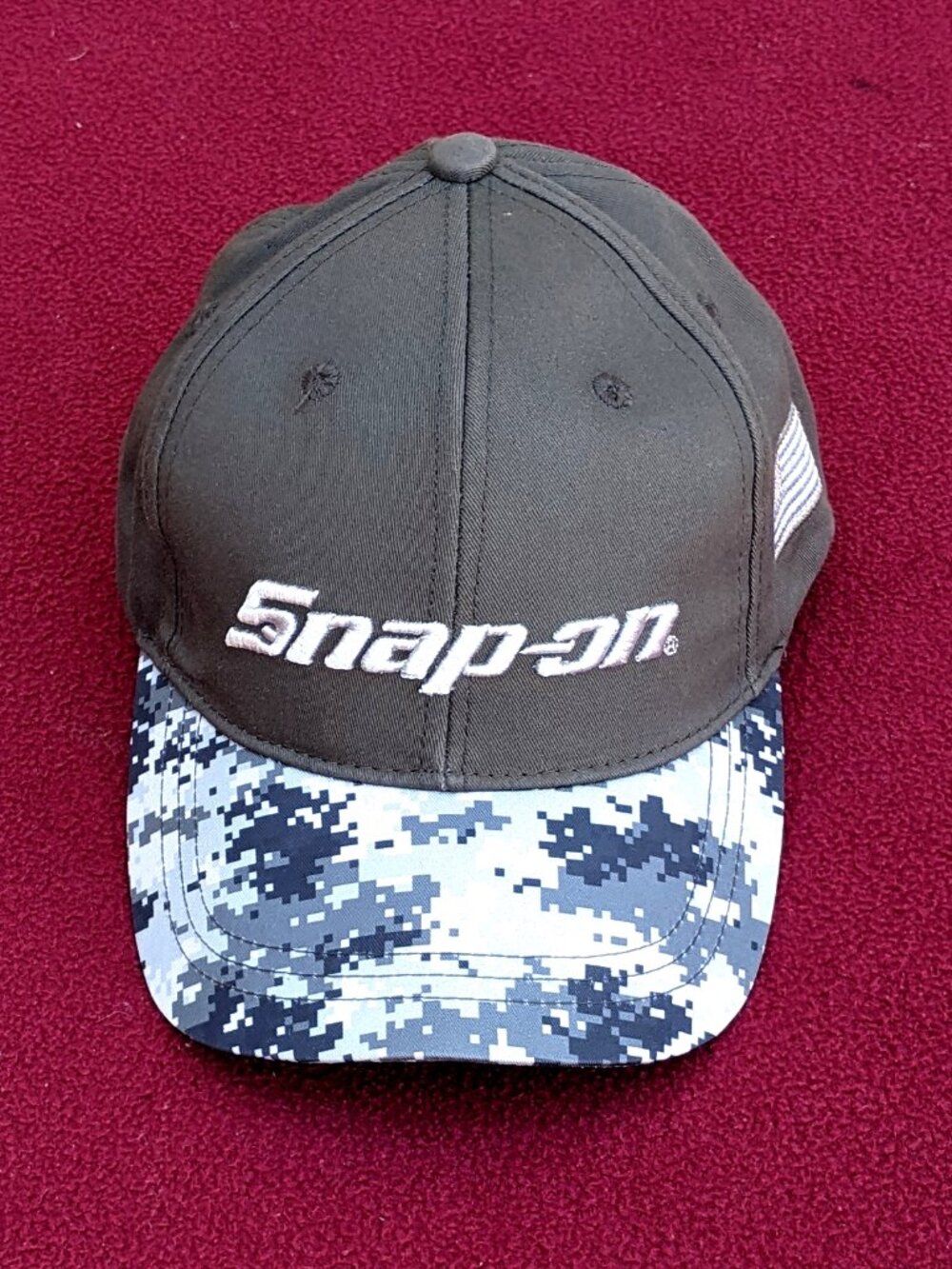 very nice snap-on snapback baseball cap